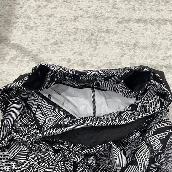 Lululemon Goal Crusher 7/8 Tight in Dottie Tribe White Black / Black - Picture 12 of 16